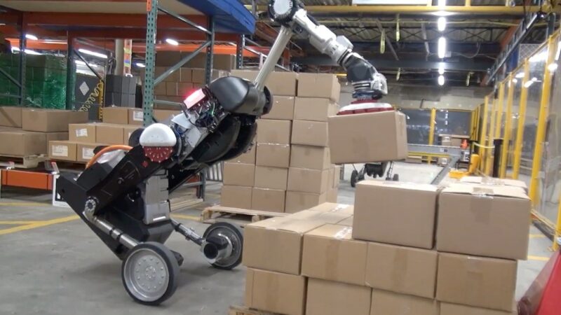 Zašto je ovaj skladišni robot konačno dobio glavu