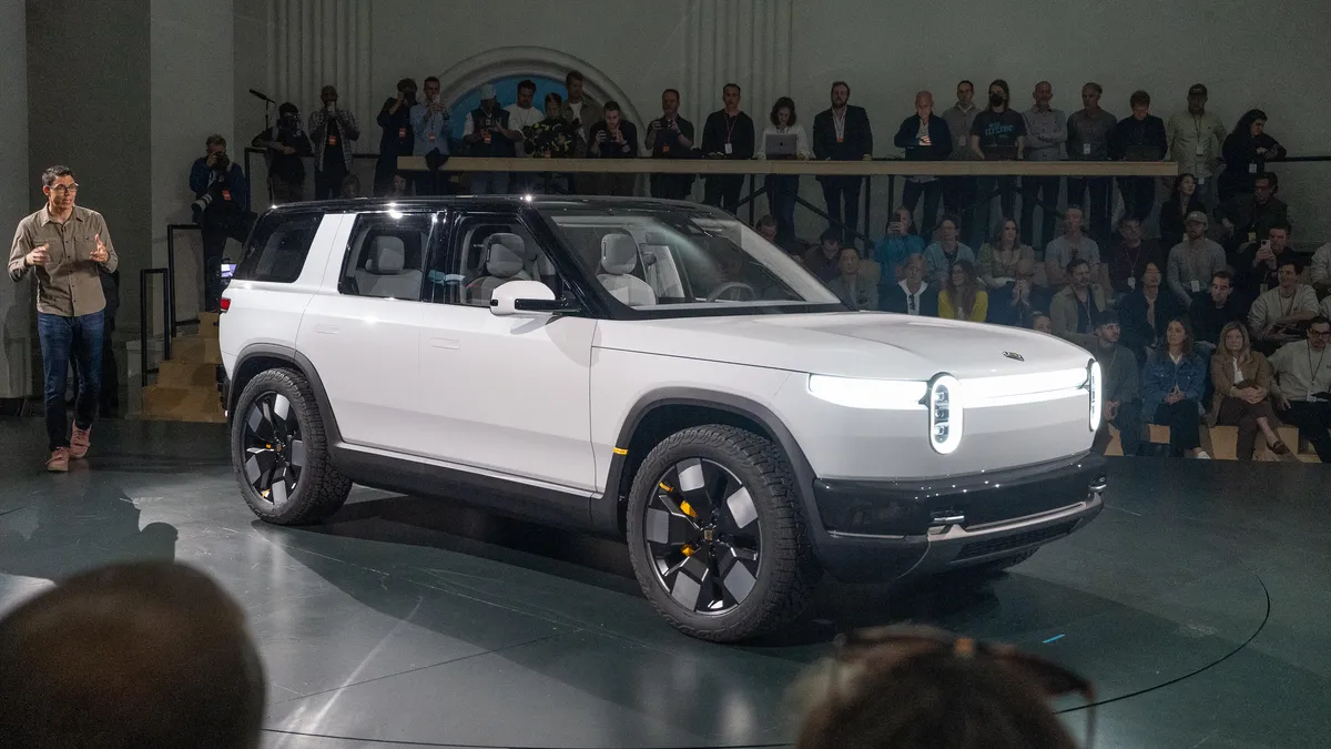 Kompaktniji, pristupačniji električni SUV Rivian R2 stiže 2026
